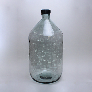 Бутыль  20,0 л стеклянный с крышкой оптом и по оптовым ценам в Армавире